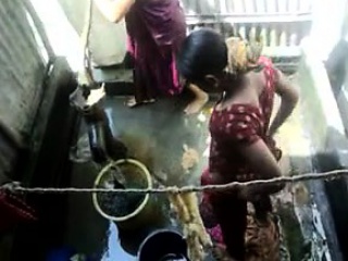 Bangla desi town women washing in Dhaka town HQ (5)