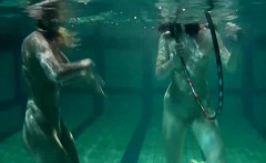 Bad quality underwater lesbian show