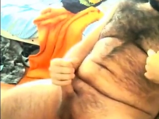 Hairy daddy bear jerks off