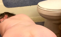 Anal gaping amateur stretches her ass while getting pounded