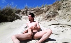 Exhibtionist jerking at the beach again
