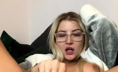 amateur blonde solo webcam